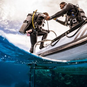 BOAT DIVER